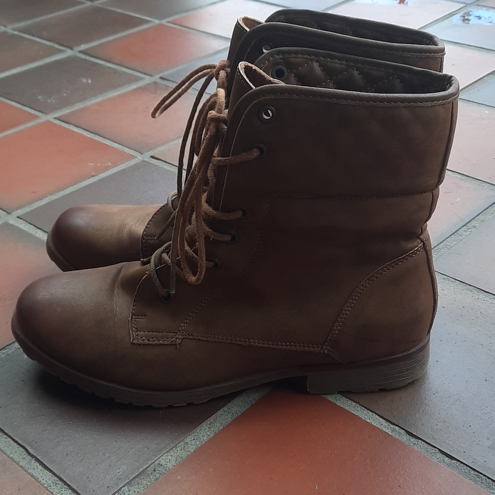 Boots - Picture 2 of 4